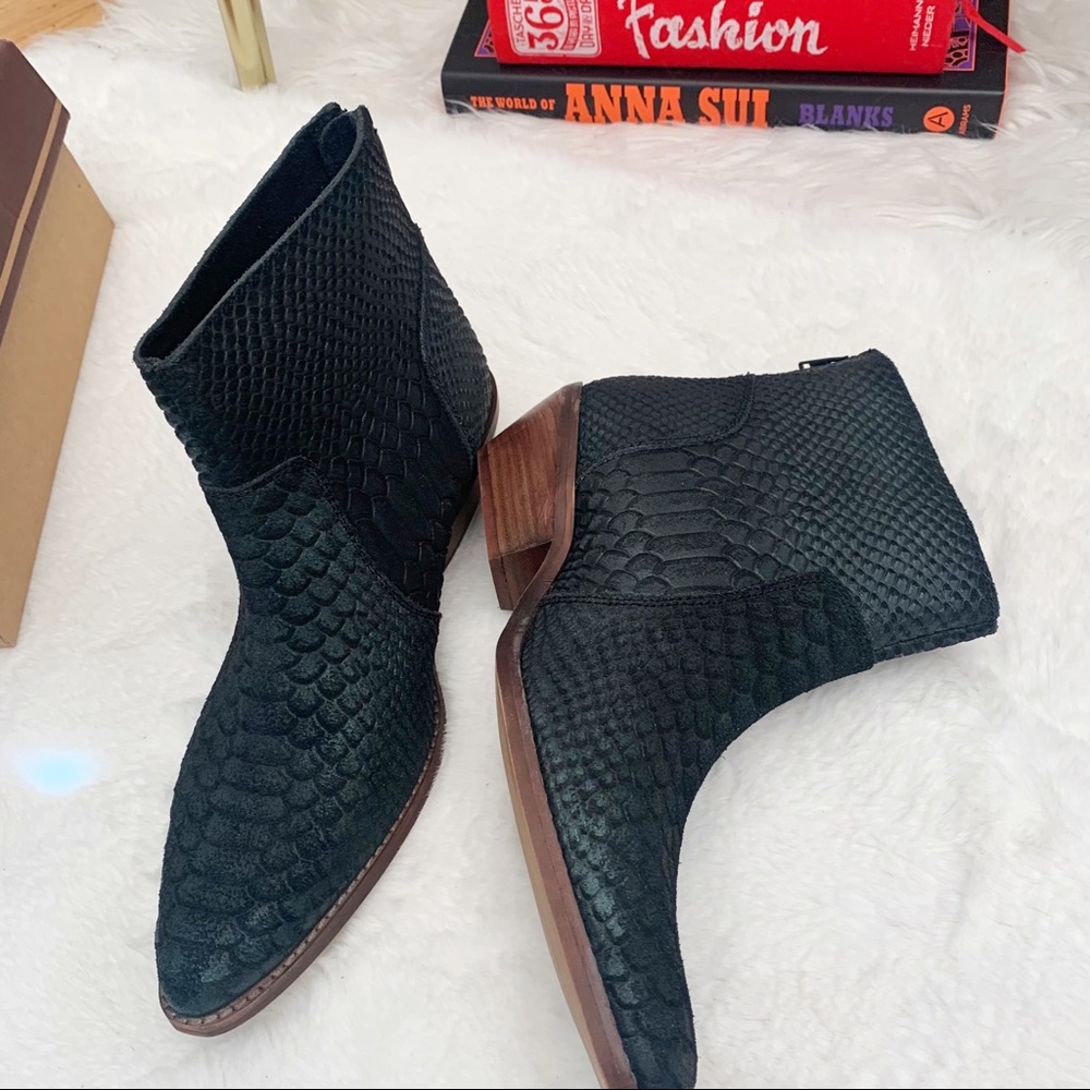 Diba Boots NWB Size 8.5